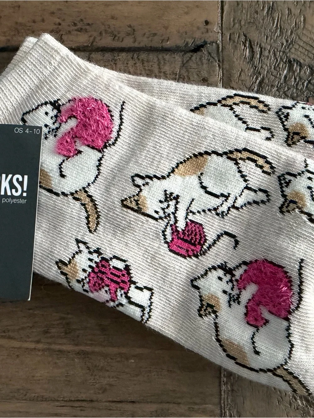 Cat Pattern Cozy Socks - light tan with cats and pink yarn ball